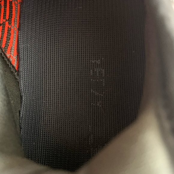 Yeezy Boost 350 V2 main image 5